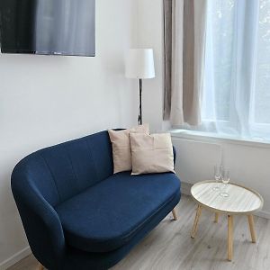 Studio Lit King-Size