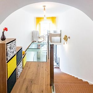 Golden Lion Apartment By Jr City Apartments