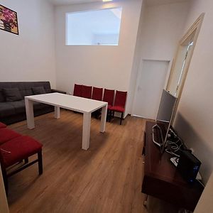 Appartement à 3 Chambres à Coucher