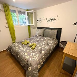 Cosy Victoria Metro Station Flat