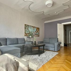 Appartement à 2 Chambres à Coucher