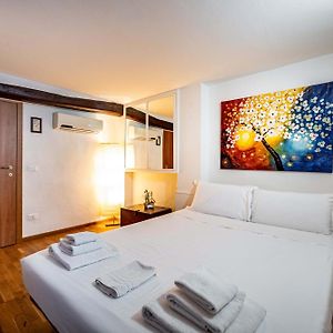 Roommo Carmine
