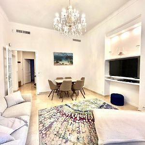 Appartement à 3 Chambres à Coucher