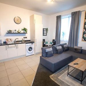 Appartement à 2 Chambres à Coucher