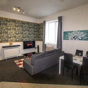 Appartement à 2 Chambres à Coucher