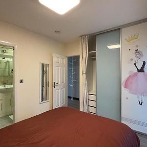 Manchester City Flat With Free Secure Parking