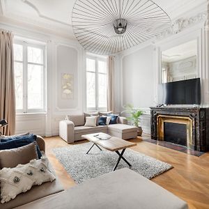 Appartement de Luxe à 2 Chambres à Coucher
