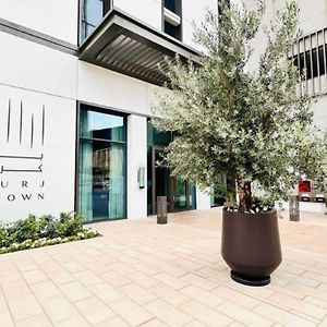 Luxury Two Bedroom Apartment With City & Pool View By Delujo Stays