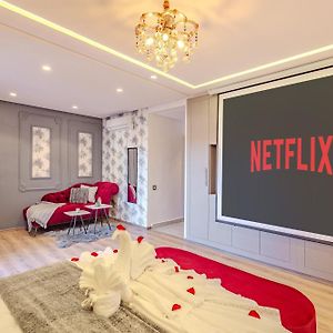 Appartement de Luxe à 2 Chambres à Coucher