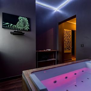 Downtown Calea Victoriei 100 Jacuzzi&Sauna&Bathtub