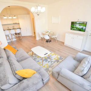 Appartement de Luxe à 2 Chambres à Coucher