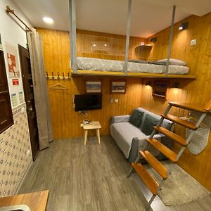Studio Lit King-Size