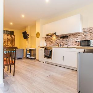Appartement à 2 Chambres à Coucher