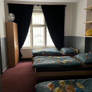 Studio Lit King-Size