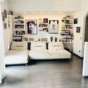 Cozy And Deluxe Apartment Minutes From Downtown