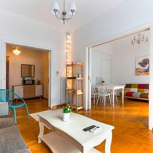 Spacious Apartment Next To The Park