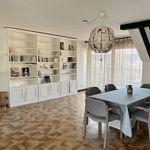 Appartement de Luxe à 2 Chambres à Coucher