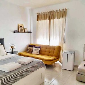 Comfortable Apartment With Balcony And Sea View In Lisbon 50 M²