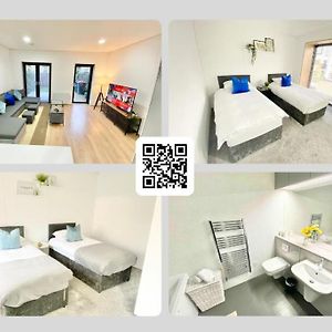 Large Townhouse 5 Beds With Two Parking Spaces - Manchester City Centre