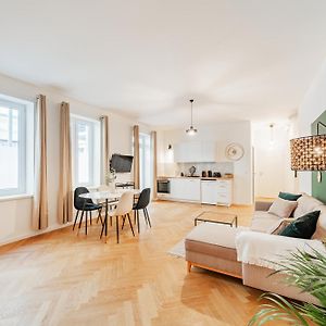The 15'S Apartments