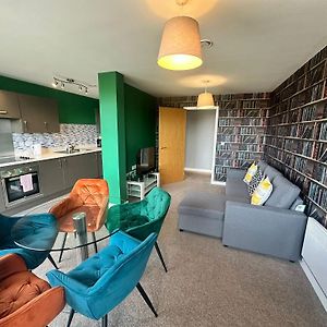 Adelphi Wharf Apartments By Beehosting