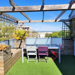 Le Nid : Rooftop Moderne Surplombant La Ville
