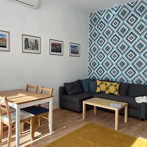 Centerpoint R7 Apartment