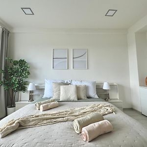 Modern Apartment City Hideaway