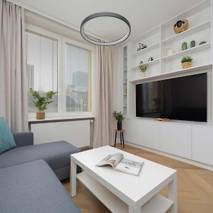 Apartament W Sercu Warszawy Biurko Do Pracy Zdalnej By Noclegi Renters