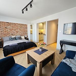 Studio Lit King-Size