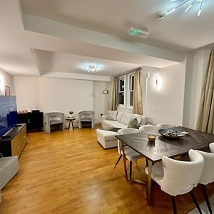 Appartement à 3 Chambres à Coucher
