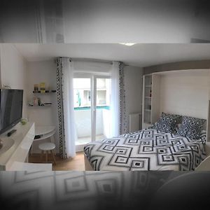 Cozy Studio With Balcony And Secure Parking