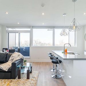 Modern 3Br Apartment Steps From High Park