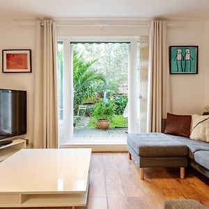 Charming 2-Bed Garden Flat