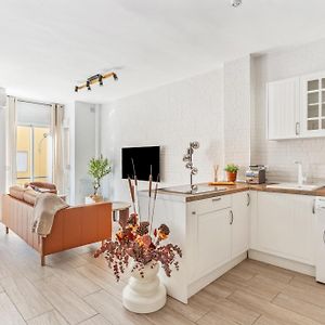 Epidemia & Quite Bedrooms By Ele Apartments