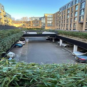 Spacious 1 Bed Apartment With Workspace, Coffee & Free Secure Parking
