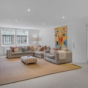 The Jade Suite - The Jewellery Suites, 3 Bed 3 Bath