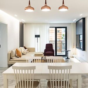 Appartement Suite à 3 Chambres à Coucher