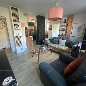 Bel Appartement Spacieux ,Convivial De 3 Chambres Avec Parking Prive Secure