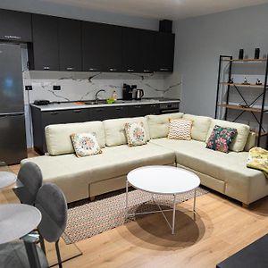 Tirana Family Apartment - Center
