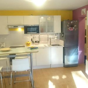 Colorful City Center Apartment - Parking Available