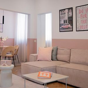 Vibrant & Spacious 3Br Lofts On Amzei Square