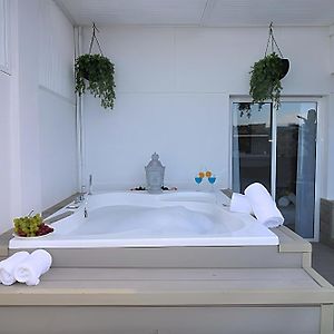 Appartement de Luxe à 2 Chambres à Coucher