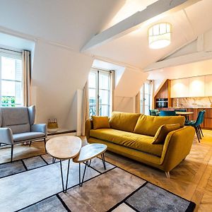 Appartement de Luxe à 2 Chambres à Coucher