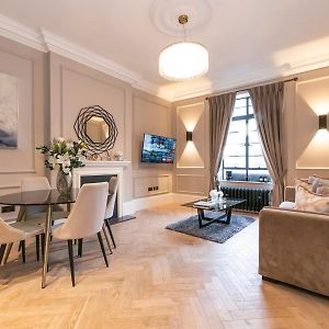 Appartement à 2 Chambres à Coucher