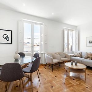 Appartement à 4 Chambres à Coucher