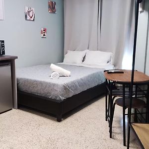 Studio Lit King-Size