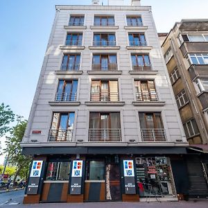 Lavin Hotel & Suites