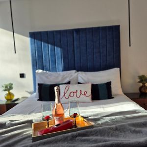 Newly Renovated Flat With Parking Space