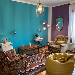 Spazioviola Appartamento Intimo Boho Style Uno Spazio Magico Per L'Energia Che Si Respira In Un Palazzo Della Vecchia Bologna Qui Nulla E Perfetto Ma Tutto Racconta No Wi-Fi No Aria Condizionata